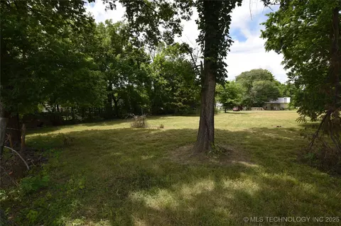422 S Cherokee St, Stilwell, OK 74960