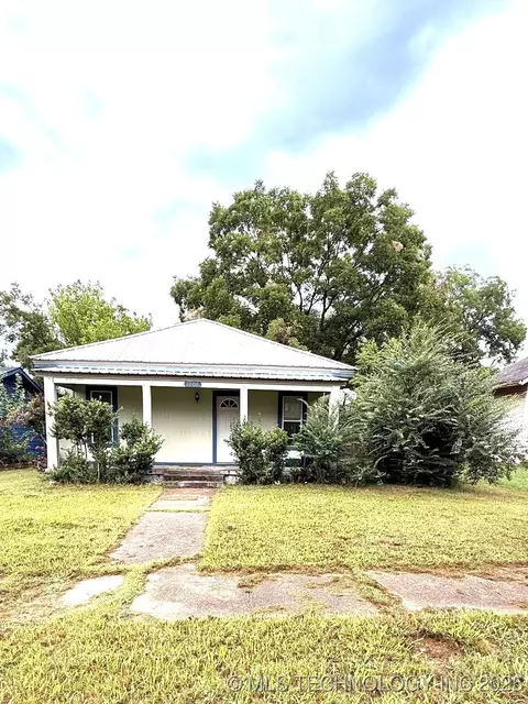 1006 W Division St, Henryetta, OK 74437