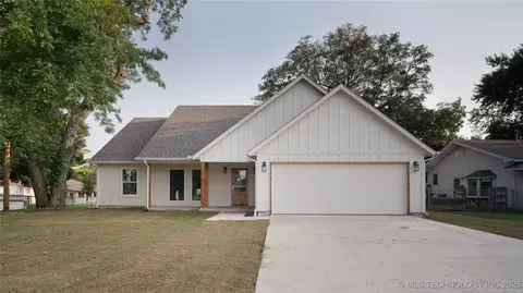 202 W Ponca Ave, Cleveland, OK 74020
