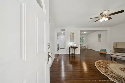 7926 E 27th Ct, Tulsa, OK 74129 photo 5