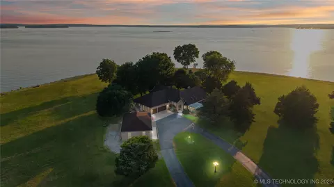 1631 Sunset Cir, Grove, OK 74344