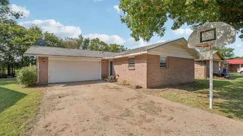 226 E 13th St, Hominy, OK 74035