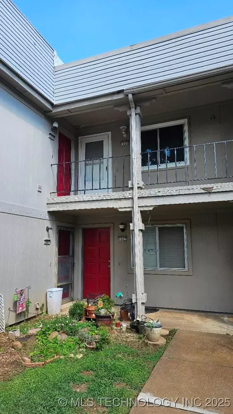 6728 S Lewis Avenue 1002, Tulsa, OK 74136