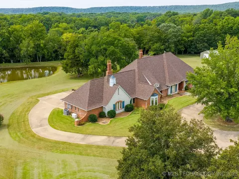 4015 Silver Lake Rd, Bartlesville, OK 74006