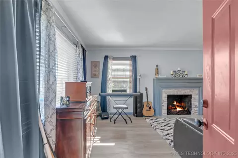 440 E Latimer Ct, Tulsa, OK 74106 photo 4