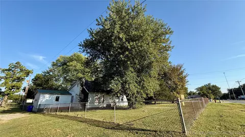 210 N Birch St, Hulbert, OK 74441