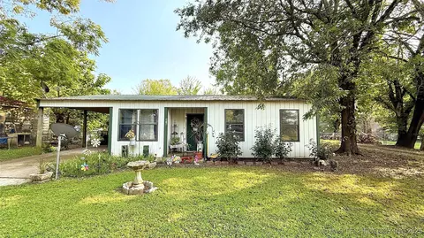 216 E 4th St, Hulbert, OK 74441