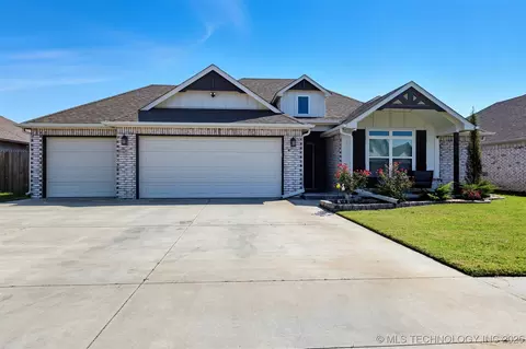 27614 E 108th Pl S, Coweta, OK 74429