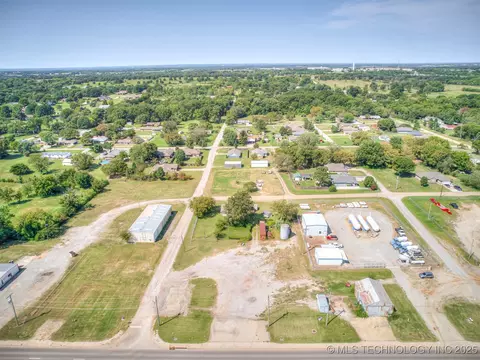 323 S 9th, Stroud, OK 74079