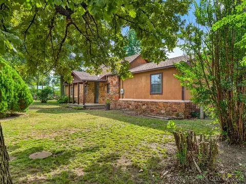 211 Walker St, Copan, OK 74022