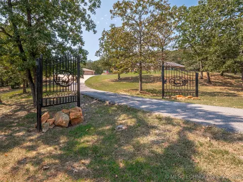 902 Village Blvd, Mcalester, OK 74501