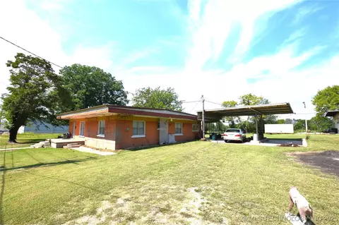 319 E Oak St, Stilwell, OK 74960
