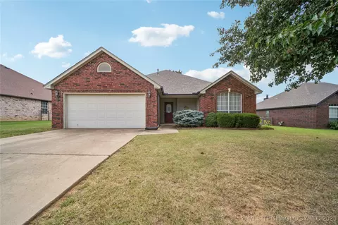 8413 E Lansing Ave, Broken Arrow, OK 74014 photo 4