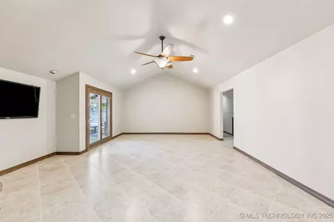 7427 E 68th St, Tulsa, OK 74133 photo 5