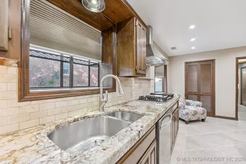 7427 E 68th St, Tulsa, OK 74133 photo 7