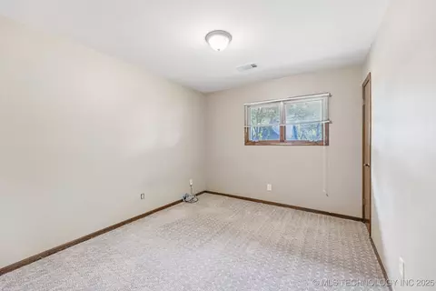 7427 E 68th St, Tulsa, OK 74133 photo 23