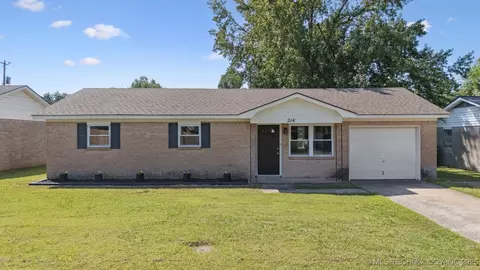 214 SE 9th, Pryor, OK 74361