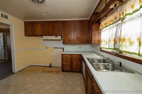 7308 E King St, Tulsa, OK 74115 photo 8