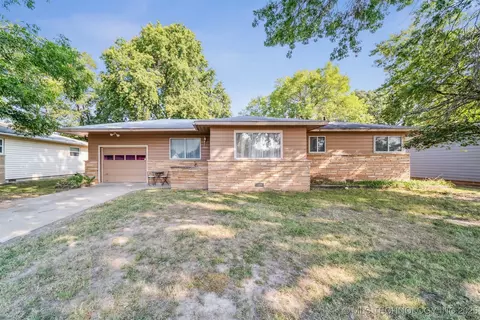 1221 SE Graham Ct, Pryor, OK 74361