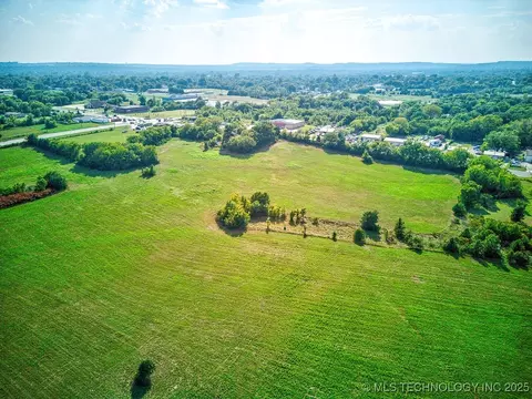 5635 N Peoria St, Tulsa, OK 74126