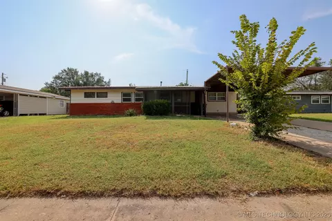 420 Meadowbrook Ln, Bartlesville, OK 74003