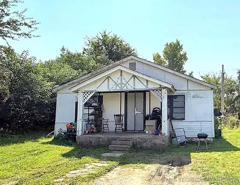 518 E 5th St, Hulbert, OK 74441
