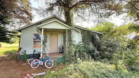 520 E 5th St, Hulbert, OK 74441