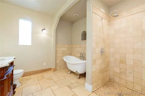 Bath - 602 E Comanche St, Mcalester, OK 74501 photo 3 of 8