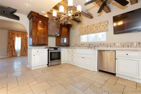 Kitchen - 602 E Comanche St, Mcalester, OK 74501 photo 1 of 3