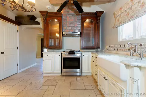 Kitchen - 602 E Comanche St, Mcalester, OK 74501 photo 2 of 3