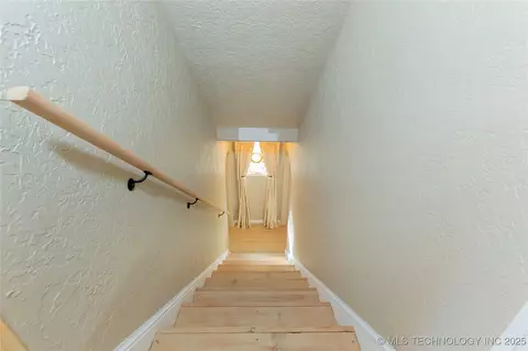 Entry Way - 602 E Comanche St, Mcalester, OK 74501 photo 2 of 3