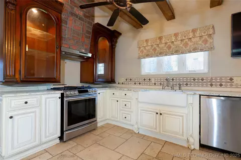 Kitchen - 602 E Comanche St, Mcalester, OK 74501 photo 3 of 3