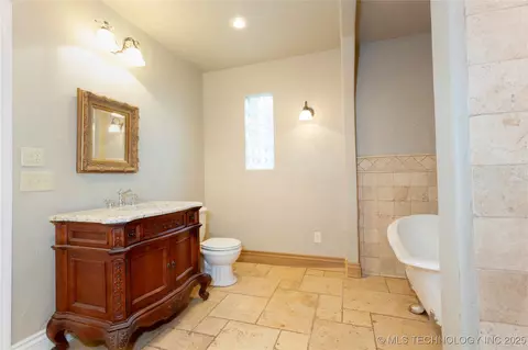 Bath - 602 E Comanche St, Mcalester, OK 74501 photo 2 of 8