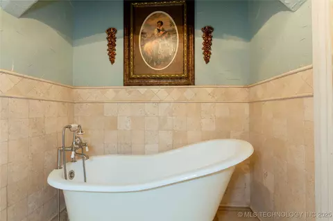 Bath - 602 E Comanche St, Mcalester, OK 74501 photo 8 of 8