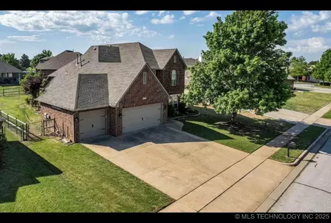 1907 W Woodbury St, Broken Arrow, OK 74012