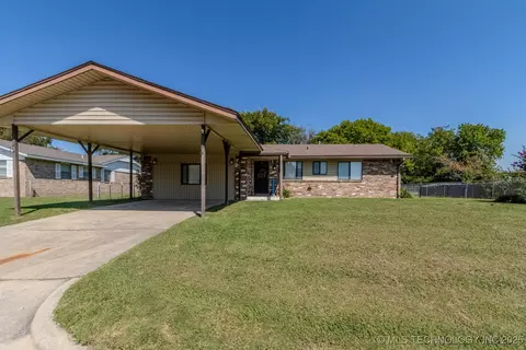 1133 SE 14th St, Pryor, OK 74361