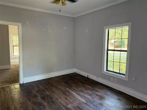 Living - 629 E Broadway, Ardmore, OK 73401 photo 3 of 4
