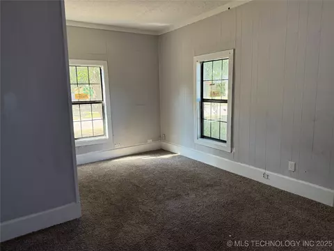Living - 629 E Broadway, Ardmore, OK 73401 photo 4 of 4