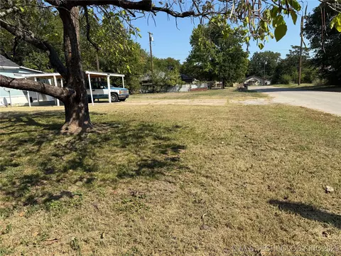 Exterior - 629 E Broadway, Ardmore, OK 73401 photo 5 of 8