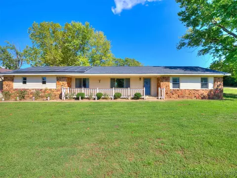 12165 S 257th East Ave, Coweta, OK 74429
