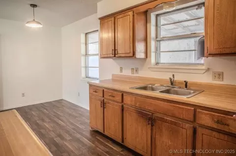 1003 Lukfata, Broken Bow, OK 74728 photo 4