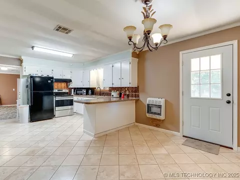 211 Byng Dr, Ada, OK 74820 photo 6