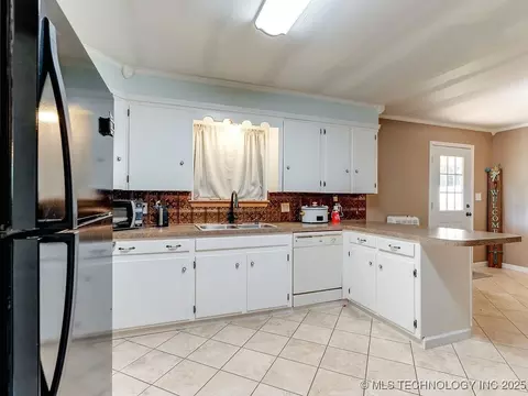 211 Byng Dr, Ada, OK 74820 photo 10