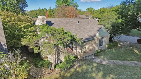 2547 E 18th St E, Tulsa, OK 74104 photo 2