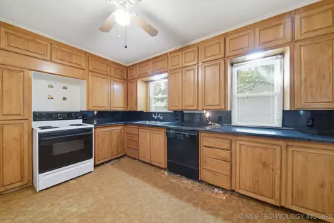 2547 E 18th St E, Tulsa, OK 74104 photo 12