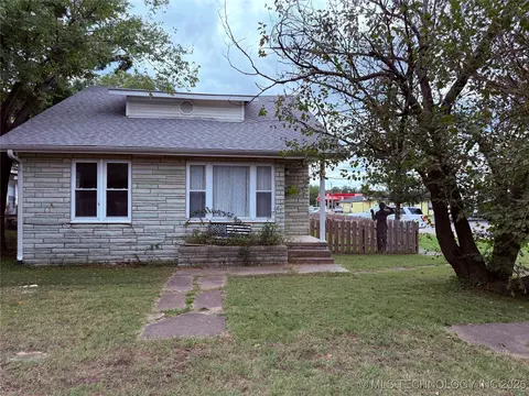 911 W Trudgeon St, Henryetta, OK 74437