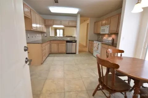 8411 E 83rd St, Tulsa, OK 74133 photo 19