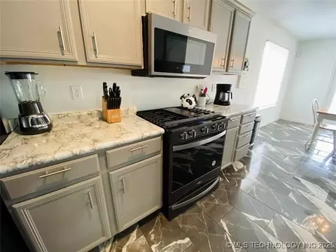 Kitchen - 3527 E Berkeley St, Broken Arrow, OK 74014 photo 1 of 7