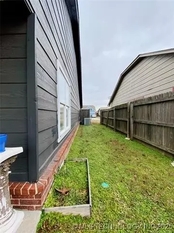 Exterior - 3527 E Berkeley St, Broken Arrow, OK 74014 photo 2 of 2