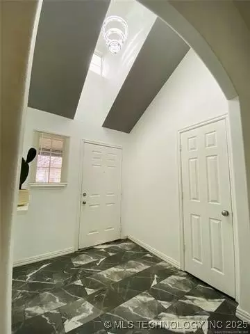 Entry Way - 3527 E Berkeley St, Broken Arrow, OK 74014 photo 1 of 2